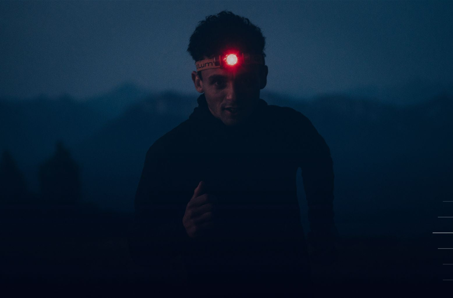 Test de la lampe frontale Go'Lum Piom3 R en course sous éclairage rouge.